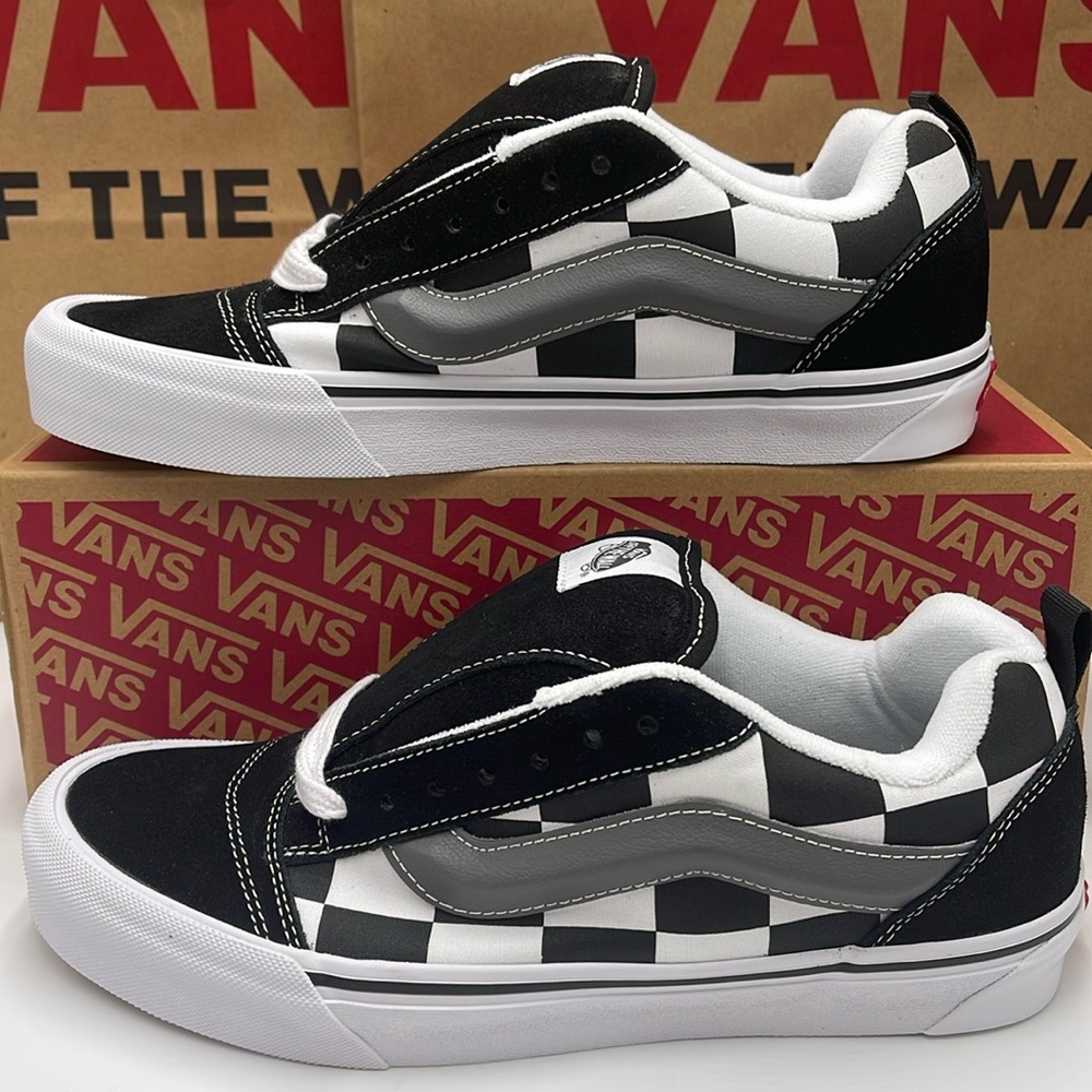 Vans Men’s Knu Skool Mega Check Black
VN0009QCCJJ
Sneakers